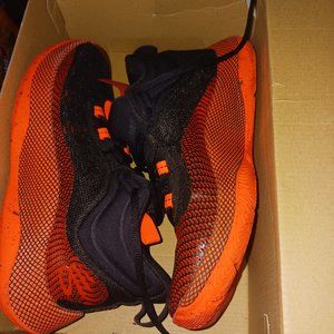 Steph curry men's size 7 fits like youth 7